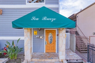 Residential Condonminium in Long Beach, CA - Building Photo - Building Photo