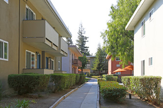 Spring Valley in Milpitas, CA - Foto de edificio - Building Photo