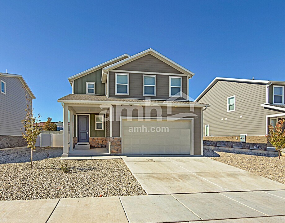 8958 Wilroy Rd in West Jordan, UT - Building Photo