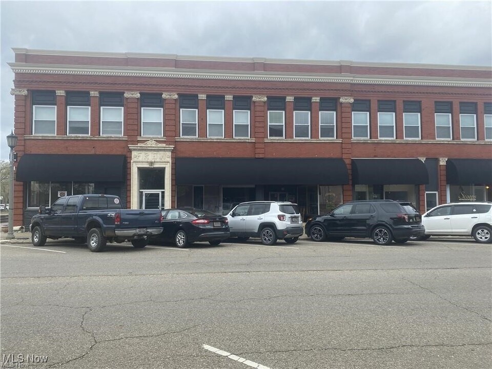 504 Main St-Unit -F in Coshocton, OH - Foto de edificio