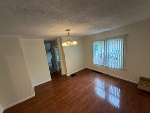 3209 Dix Ave in Breckenridge Hills, MO - Foto de edificio - Building Photo