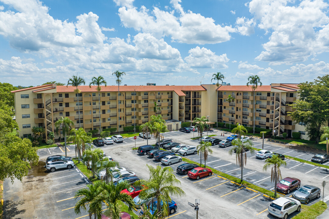 Amissa Sunrise Island Condominiums in Sunrise, FL - Building Photo