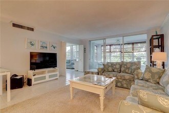 2651 S Course Dr-Unit -2A0 in Pompano Beach, FL - Building Photo - Building Photo