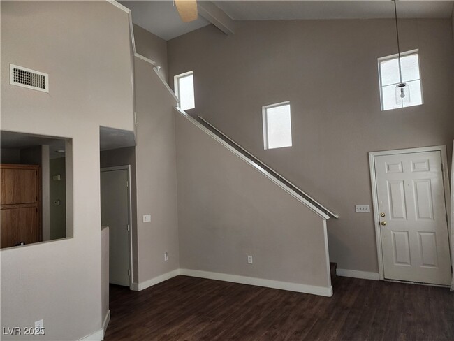 9673 Belle Amour Ln in Las Vegas, NV - Building Photo - Building Photo