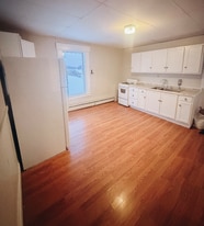 24 Main St, Unit 5 in Island Pond, VT - Building Photo