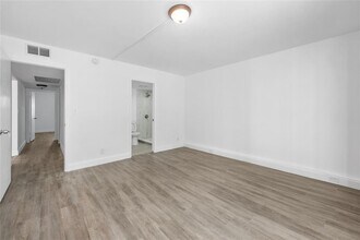 2202 Lucaya Bend, Unit J2 in Coconut Creek, FL - Foto de edificio - Building Photo