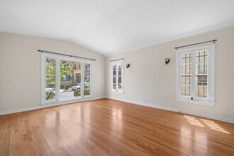 429 N Gardner St, Unit 429 in Los Angeles, CA - Building Photo - Building Photo