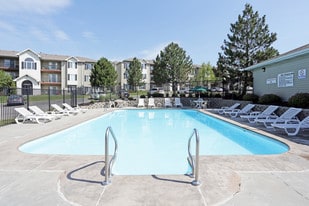 Park West in Omaha, NE - Building Photo