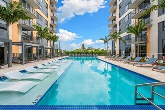 Centro City Residences in Miami, FL - Building Photo - Building Photo