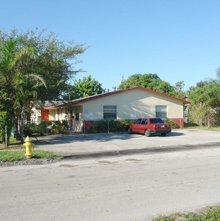 5308 NW 18th Pl in Fort Lauderdale, FL - Building Photo