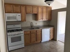 8657 S Akins Rd in North Royalton, OH - Building Photo - Building Photo