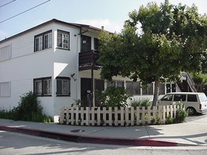 2280 S Barrington Ave in Los Angeles, CA - Building Photo - Building Photo