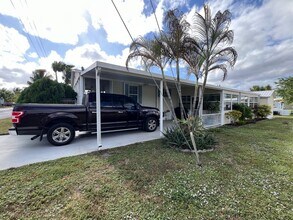 3021 SW 52nd Ave in Davie, FL - Foto de edificio - Building Photo