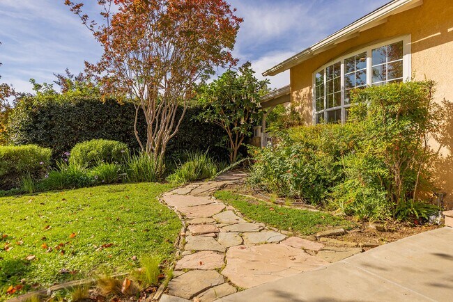 321 Descanso Ave in Ojai, CA - Building Photo - Building Photo