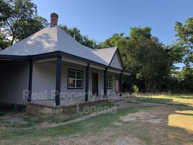 property at 502 S Rusk St