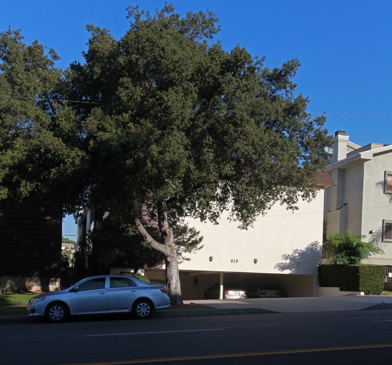 619 E Olive Ave in Burbank, CA - Foto de edificio