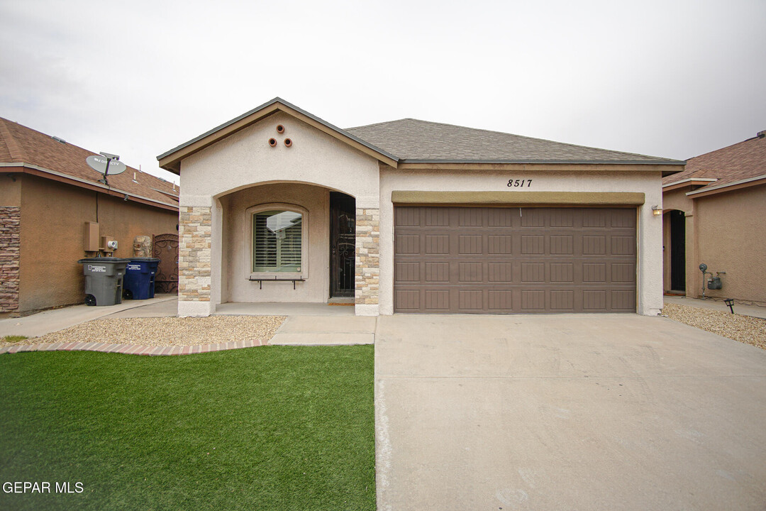 8517 Del Rivers in El Paso, TX - Building Photo