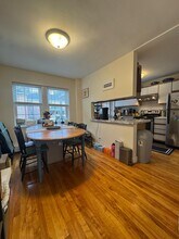 33 Hammond Pond Pky, Unit 2 in Chestnut Hill, MA - Building Photo - Building Photo