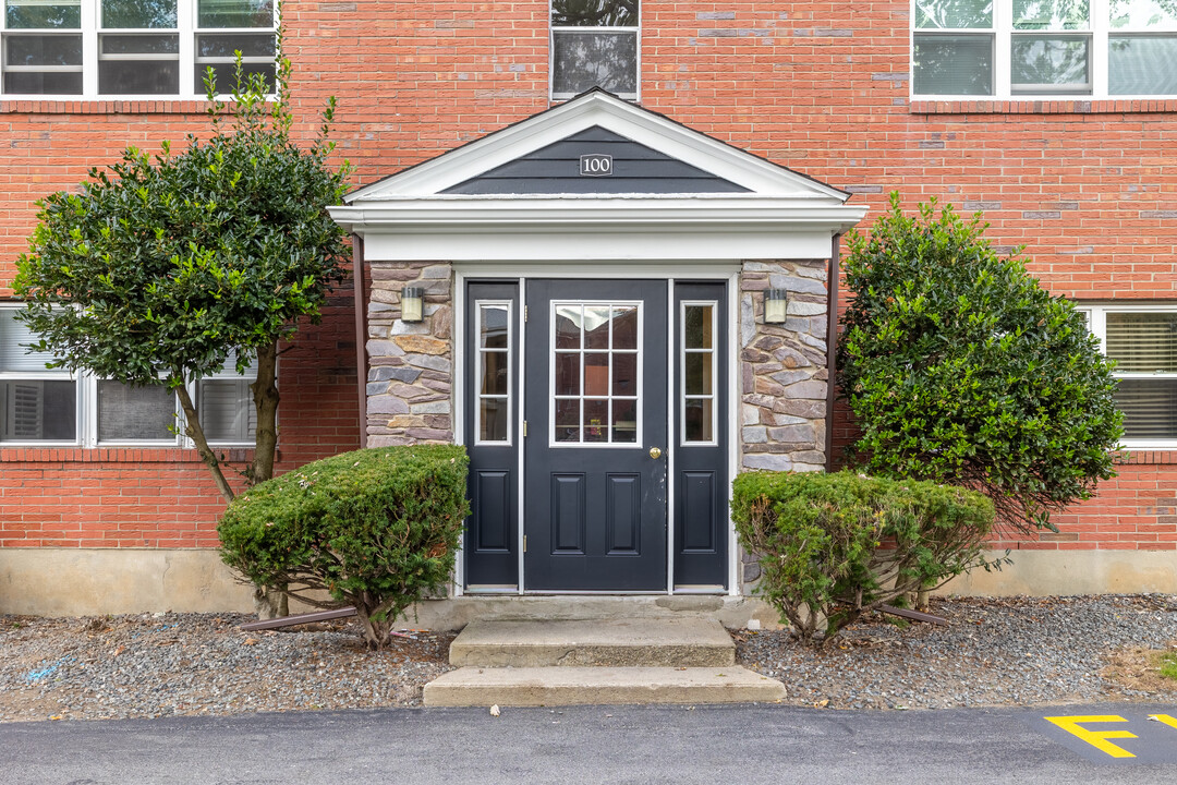 Gaslight Village Apartments in Weymouth, MA - Foto de edificio