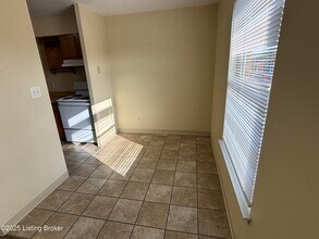 819 Colonial Park Dr in Jeffersonville, IN - Building Photo - Building Photo