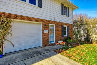 2918 Burnham Jump Dr in Cuyahoga Falls, OH - Building Photo - Building Photo