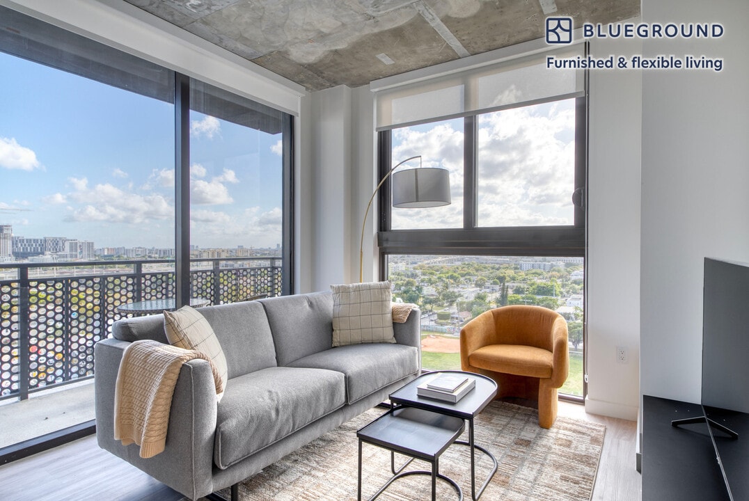 23 NE 17th Ter in Miami, FL - Building Photo