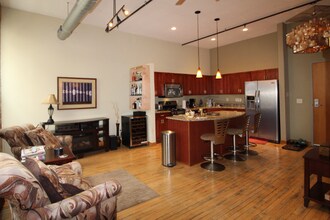 1017 S 2nd St-Unit -300 in Milwaukee, WI - Building Photo - Building Photo