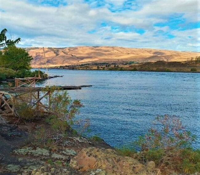 property at 3735 Klindt Dr