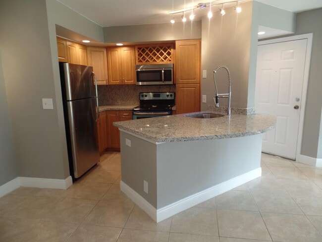 3350 Pinewalk Dr N in Margate, FL - Building Photo - Building Photo