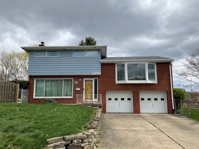 651 Meta St in Pittsburgh, PA - Building Photo - Building Photo