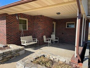 1197 E Tracy Grove Rd in Flat Rock, NC - Building Photo - Building Photo