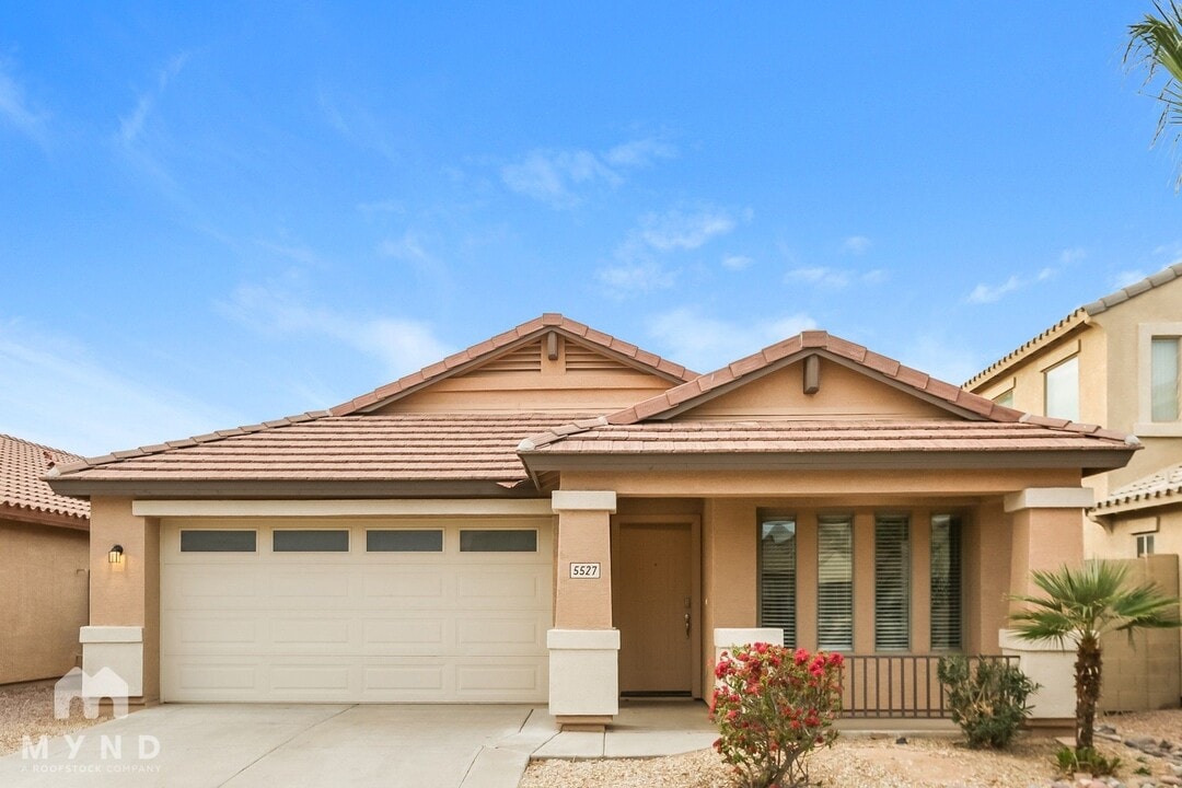 5527 W Southgate Ave in Phoenix, AZ - Building Photo