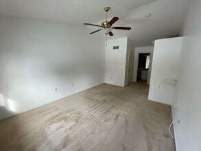 Cross Road Pines Apartments in Warren, MI - Foto de edificio - Building Photo