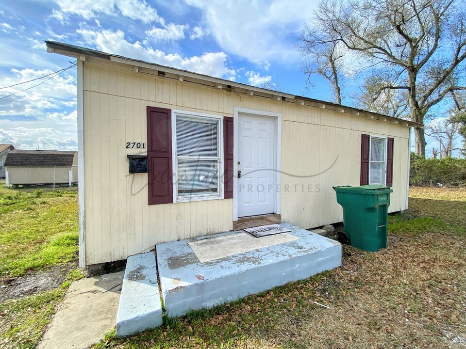 2701 Cline St in Lake Charles, LA - Foto de edificio