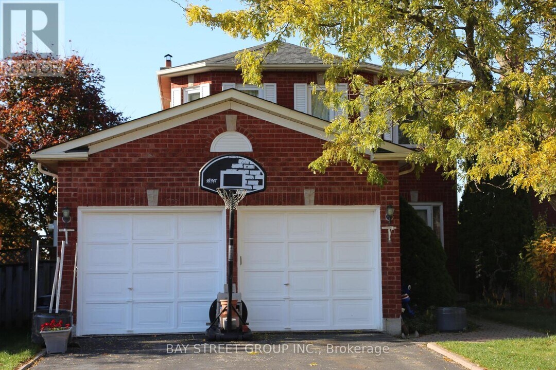24 Militia Trail in Markham, ON - Building Photo