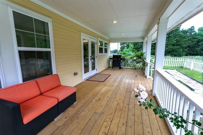 property at 404 N Meyersville Rd