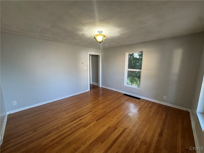 27 Greenman Ave in New York Mills, NY - Building Photo - Building Photo