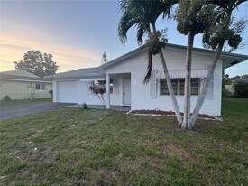7205 NW 76th Pl in Tamarac, FL - Building Photo