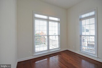 9272 Laurel Ridge Crossing Rd in Lorton, VA - Building Photo - Building Photo