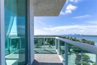 7900 Harbor Island Dr in Miami Beach, FL - Foto de edificio - Building Photo