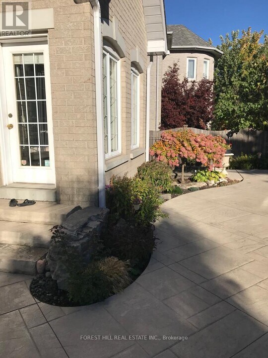 45 Farnham Dr in Richmond Hill, ON - Building Photo