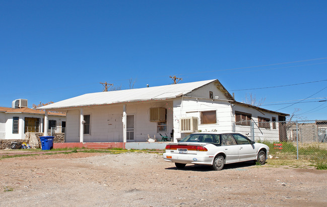 4019-4031 Morehead Ave in El Paso, TX - Foto de edificio - Building Photo