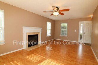 400 Riverfront Pkwy in Mount Holly, NC - Building Photo - Building Photo