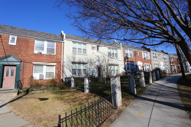 1318 Downing Pl Ne in Washington, DC - Building Photo - Building Photo