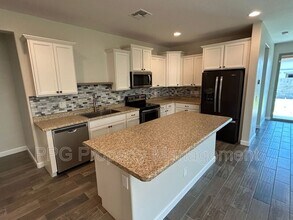 18027 W Tina Ln in Surprise, AZ - Building Photo - Building Photo