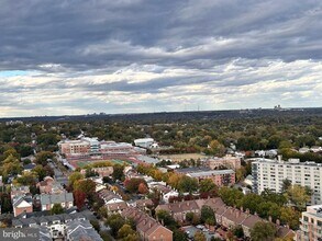 900 N Stafford St in Arlington, VA - Foto de edificio - Building Photo