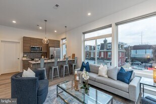 5545 Pulaski Ave, Unit 408 in Philadelphia, PA - Building Photo