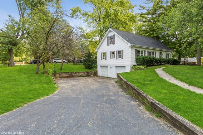 1460 N Webster St in Naperville, IL - Building Photo - Building Photo