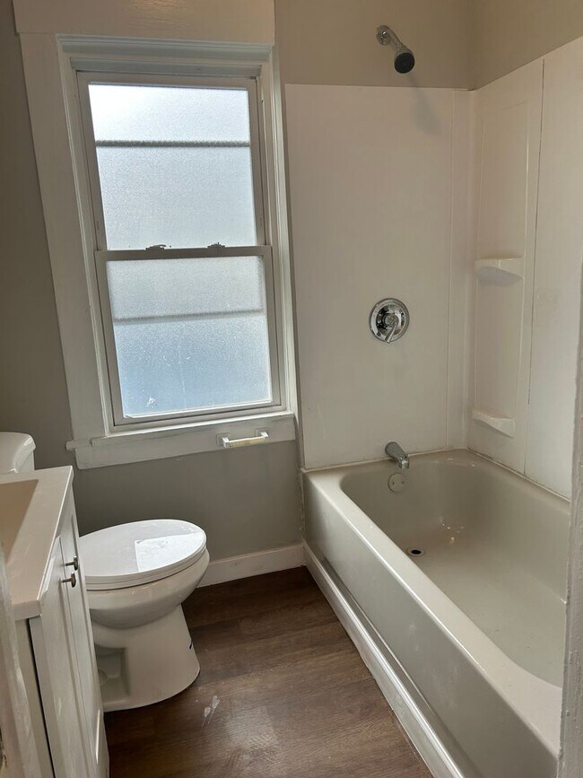 3267 W 38th St, Unit UPSTAIRS in Cleveland, OH - Building Photo - Building Photo