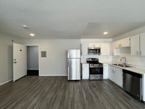 226 South Serrano in Los Angeles, CA - Building Photo - Interior Photo